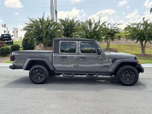 2023 Jeep Gladiator Sport