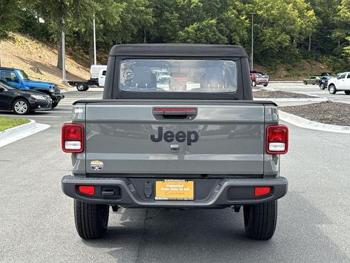 2023 Jeep Gladiator Sport