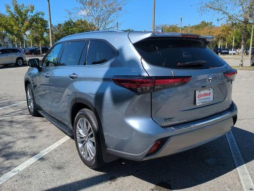2023 Toyota Highlander Platinum