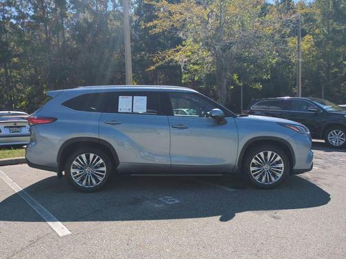 2023 Toyota Highlander Platinum