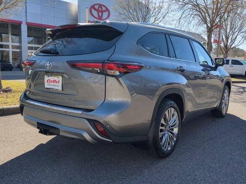 2026 Toyota Highlander Hybrid Platinum