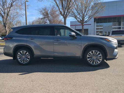 2026 Toyota Highlander Hybrid Platinum
