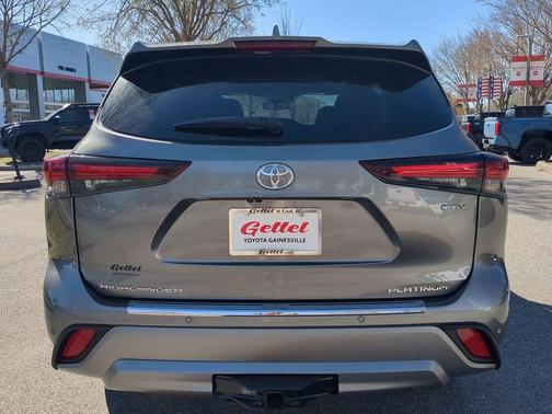 2026 Toyota Highlander Hybrid Platinum