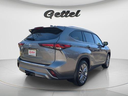 2026 Toyota Highlander Hybrid Platinum