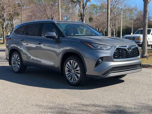 2026 Toyota Highlander Hybrid Platinum