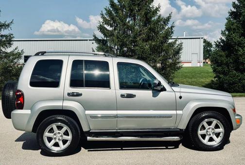 Silver 2007 Jeep Liberty Sport