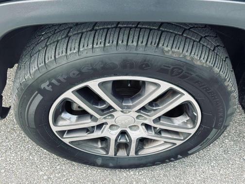 Diamond Black Crystal Pearlcoat 2018 Jeep Compass Latitude
