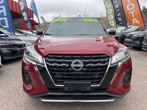 2023 Nissan Kicks SR