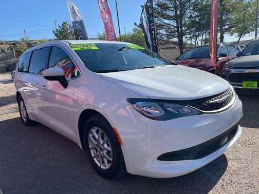 Bright White Clearcoat 2023 Chrysler Voyager LX