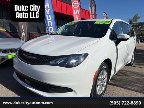 Bright White Clearcoat 2023 Chrysler Voyager LX