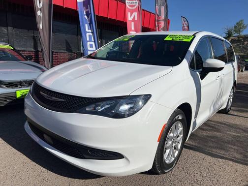 Bright White Clearcoat 2023 Chrysler Voyager LX