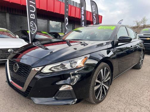 2022 Nissan Altima SR FWD