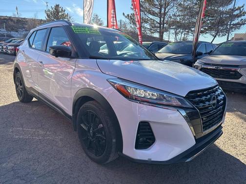 2023 Nissan Kicks SR