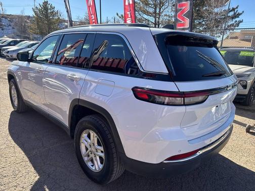 2024 Jeep Grand Cherokee Laredo