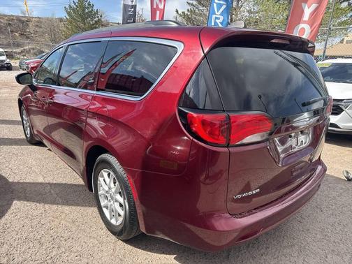 2021 Chrysler Voyager LXI