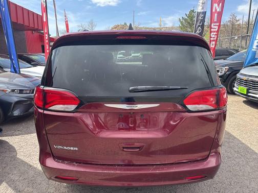 2021 Chrysler Voyager LXI