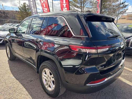 2023 Jeep Grand Cherokee Laredo