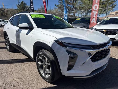 White 2025 Chevrolet Trax LT