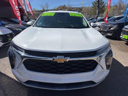 White 2025 Chevrolet Trax LT