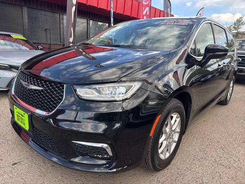 Black 2024 Chrysler Pacifica Touring L