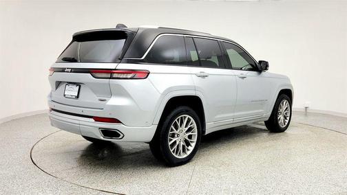 2022 Jeep Grand Cherokee Summit
