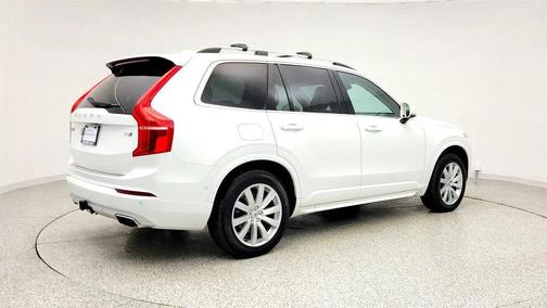 2017 Volvo XC90 T6 Momentum