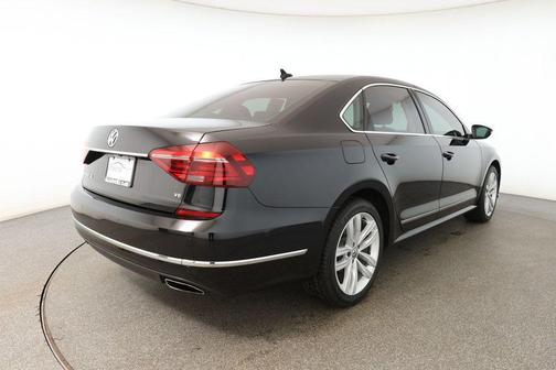 2018 Volkswagen Passat 3.6L SEL Premium