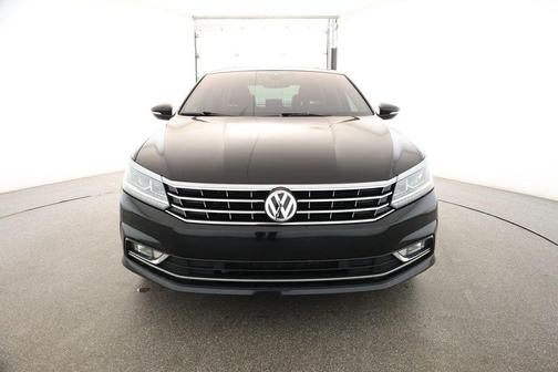 2018 Volkswagen Passat 3.6L SEL Premium