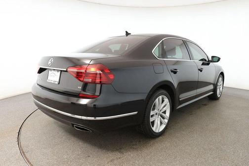 2018 Volkswagen Passat 3.6L SEL Premium