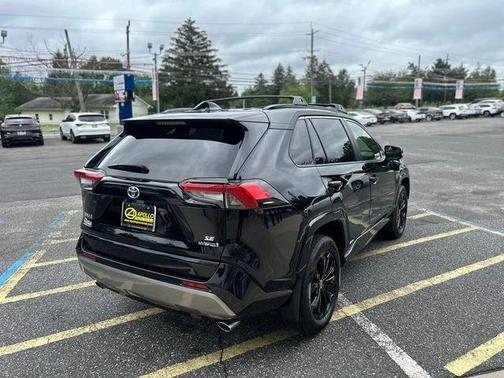 2022 Toyota RAV4 Hybrid SE