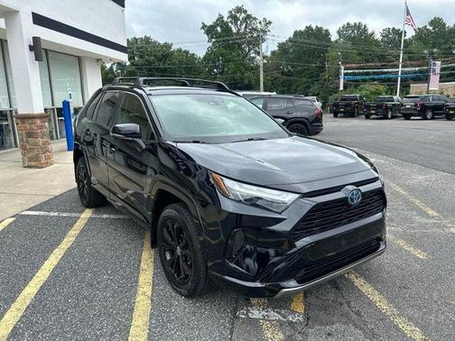 2022 Toyota RAV4 Hybrid SE