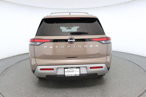 2024 Nissan Pathfinder Platinum FWD