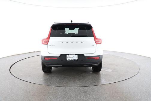 2022 Volvo XC40 T5 R-Design