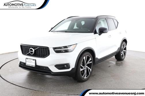 2022 Volvo XC40 T5 R-Design
