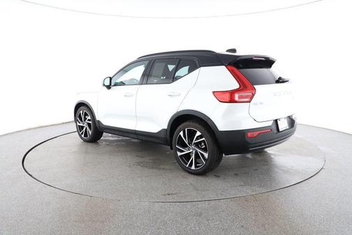 2022 Volvo XC40 T5 R-Design