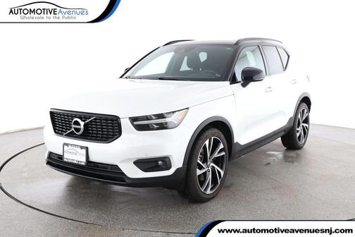 2022 Volvo XC40 T5 R-Design