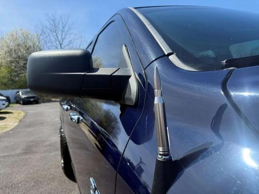 True Blue Pearlcoat 2016 RAM 1500 SLT