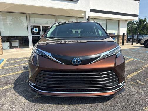 2023 Toyota Sienna XLE