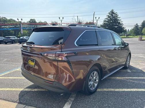 2023 Toyota Sienna XLE 7 Passenger