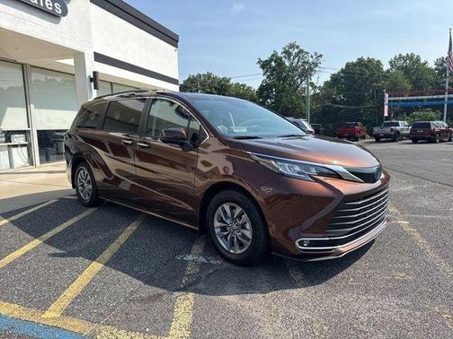 2023 Toyota Sienna XLE 7 Passenger