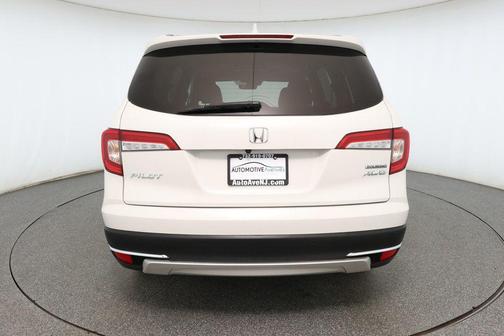 2022 Honda Pilot Touring 8-Passenger