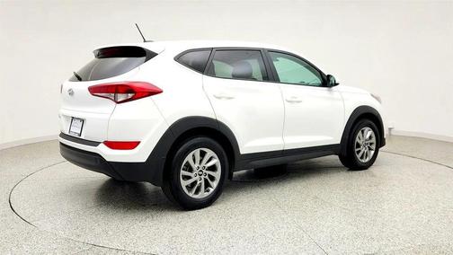 Dazzling White 2016 Hyundai TUCSON SE