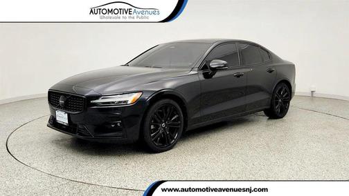 Onyx Black Metallic 2024 Volvo S60 B5 Plus Black Edition