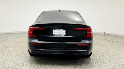 Onyx Black Metallic 2024 Volvo S60 B5 Plus Black Edition