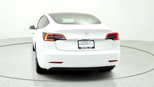 Pearl White Multi-Coat 2023 Tesla Model 3 Standard Range