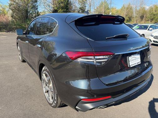 Nero Ribelle Metallic 2022 Maserati Levante Modena