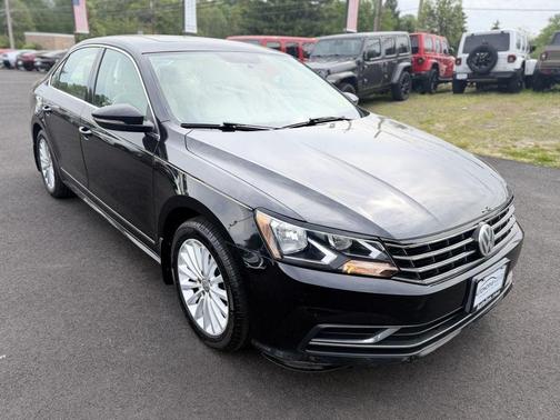Deep Black Pearl 2017 Volkswagen Passat 1.8T SE