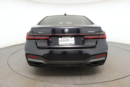 2022 BMW 740 i xDrive