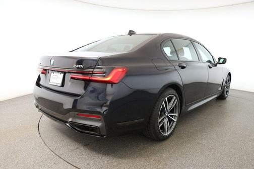 2022 BMW 740 i xDrive