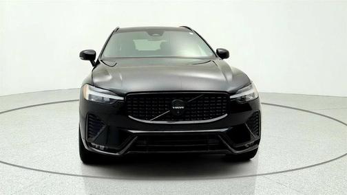 Onyx Black Metallic 2025 Volvo XC60 B5 Ultra Black Edition